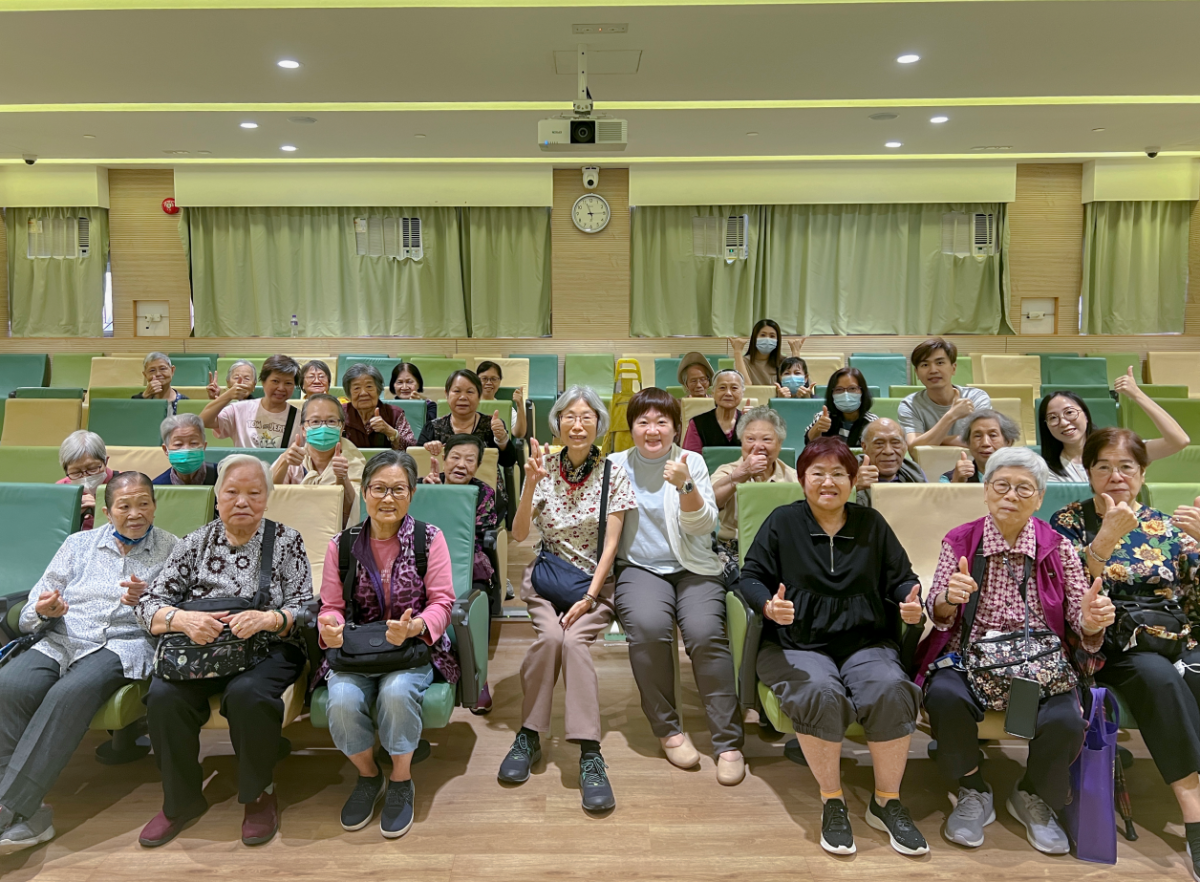 長者積極參與社交活動，保持心境開朗，有助維持大腦健康。.png