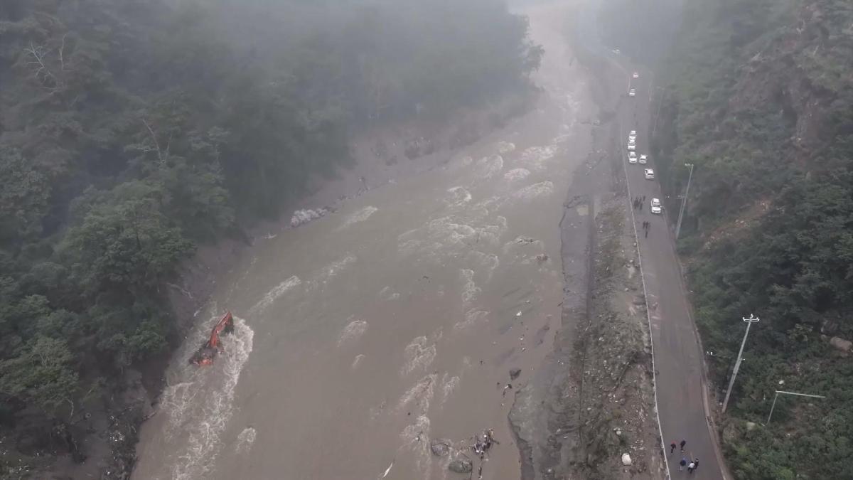 Picture_J.CN.MUDSLIDE.FOLO-1300.jpg