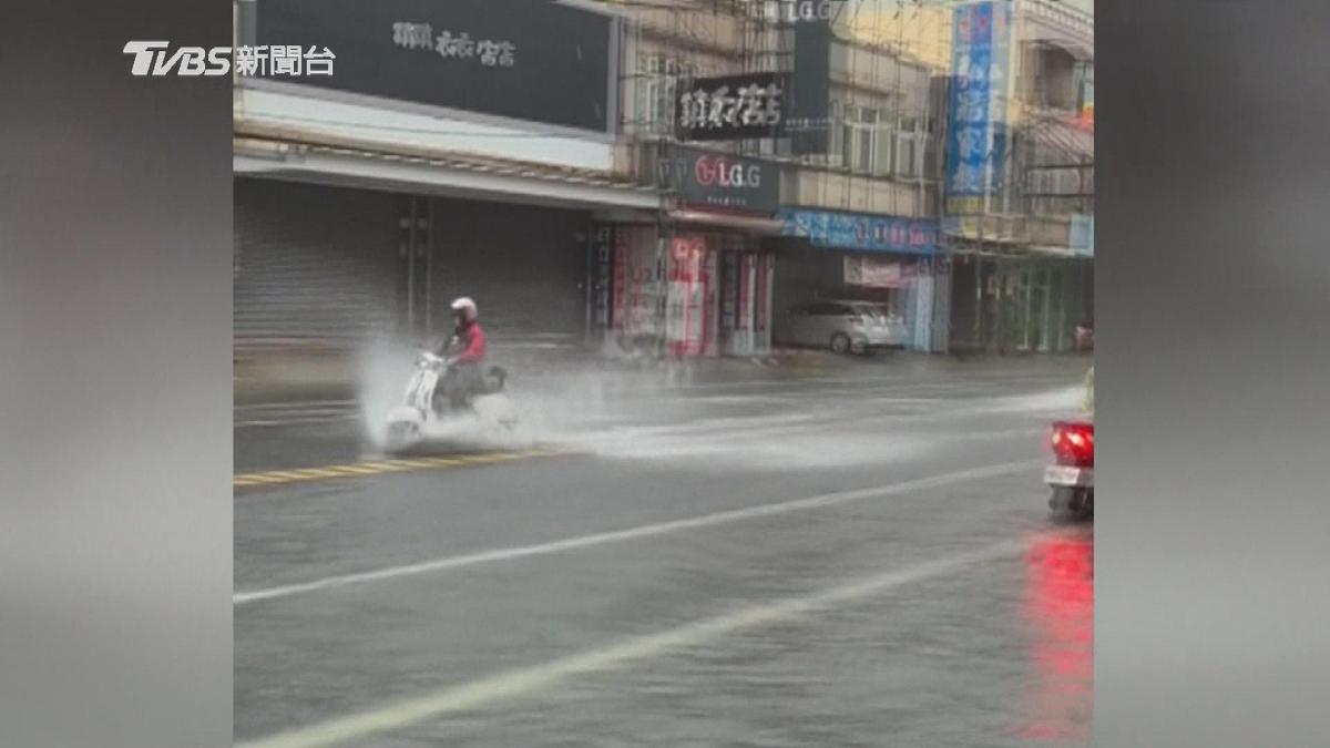 Picture_CC.J.TW.RAIN-1300_001.jpg