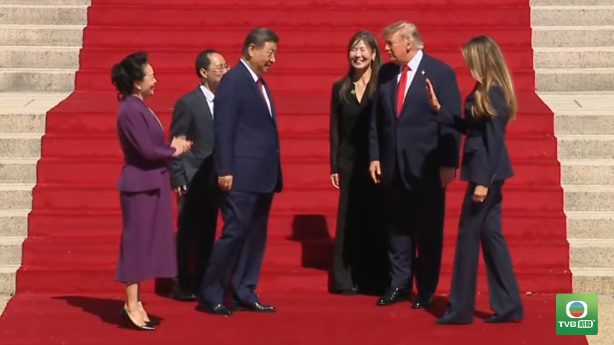 0927 XI TRUMP SHAKE HAND