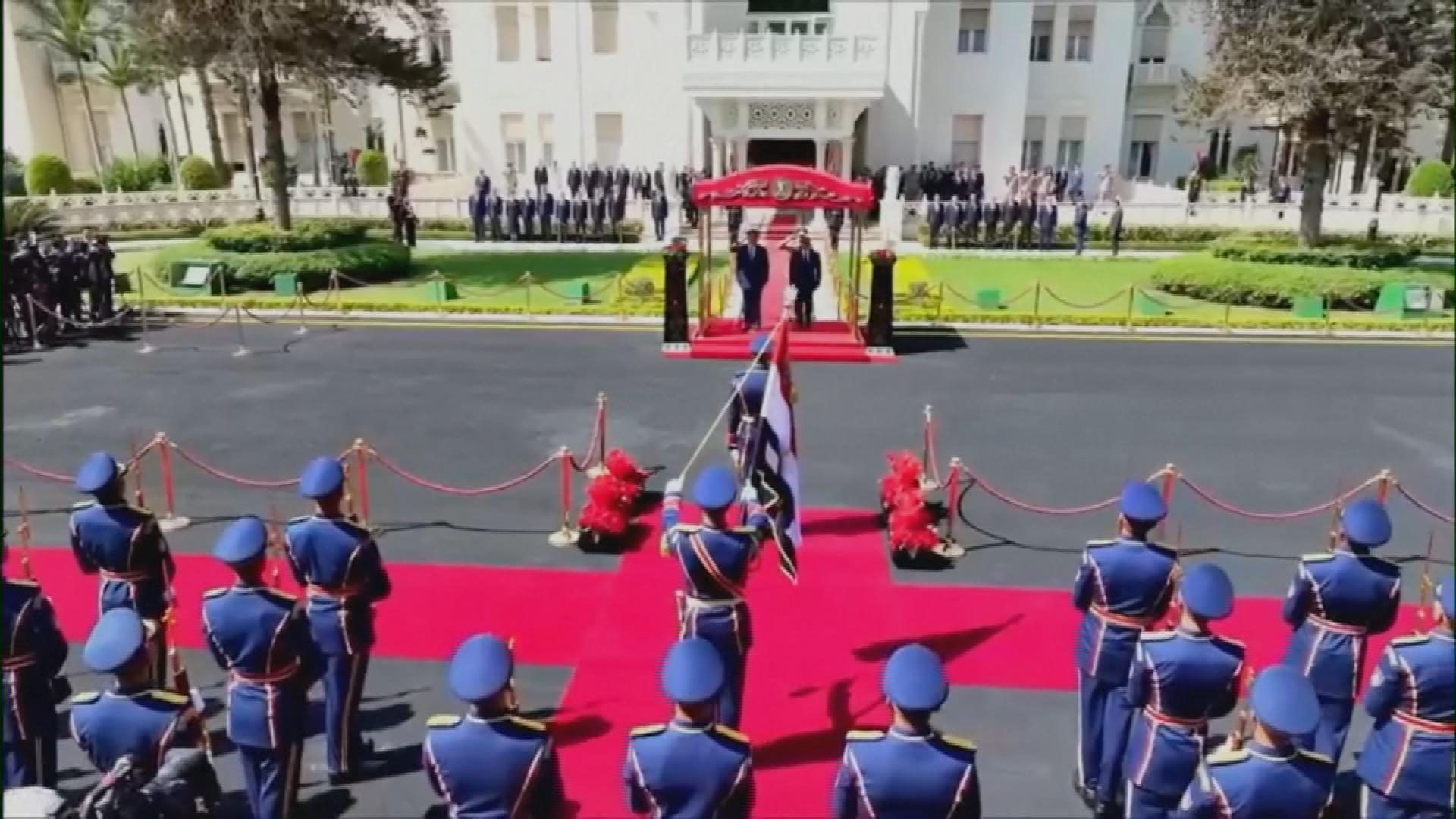 Picture_LIVE.XI.WELCOME-HOLD_002.jpg