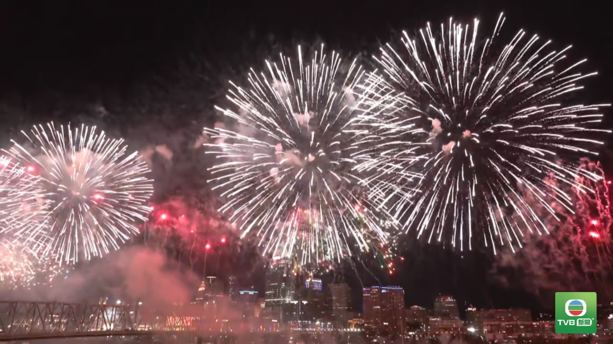 JAPAN.US.FIREWORKS.02