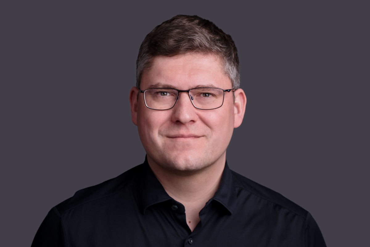 臨床動物醫學系臨床副教授Pavel Slunsky.png