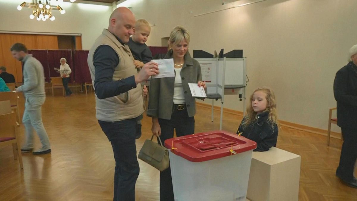Picture_J.LAT.VOTE-1830.jpg
